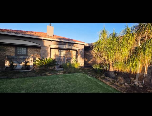 4 BEDROOM HOUSE FOR SALE IN VANDERBIJLPARK SE 4